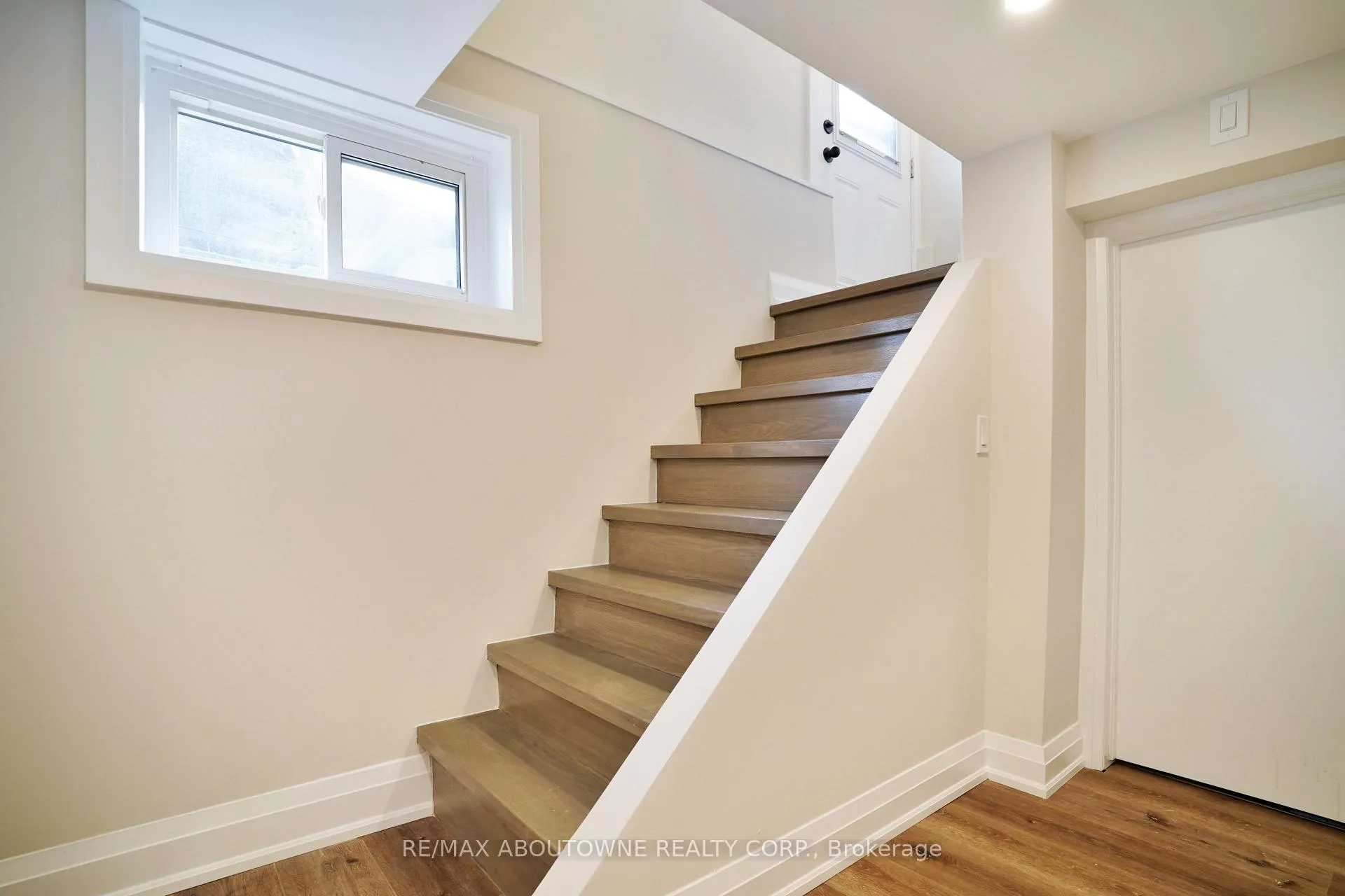 Photo 34 of 96 Mohawk Road E, Hamilton, Greeningdon — HOMEH