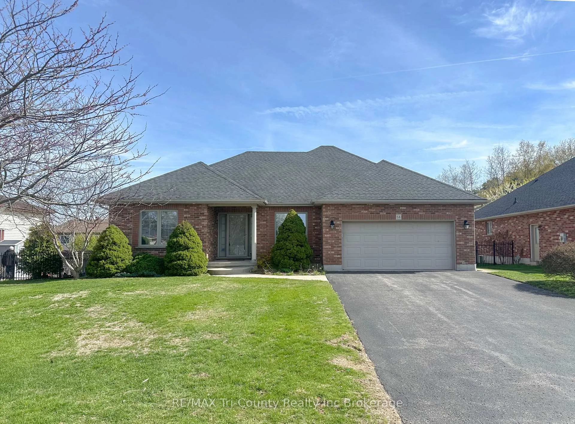 Photo 1 of 14 Yeager Avenue, Norfolk, Simcoe — HOMEH