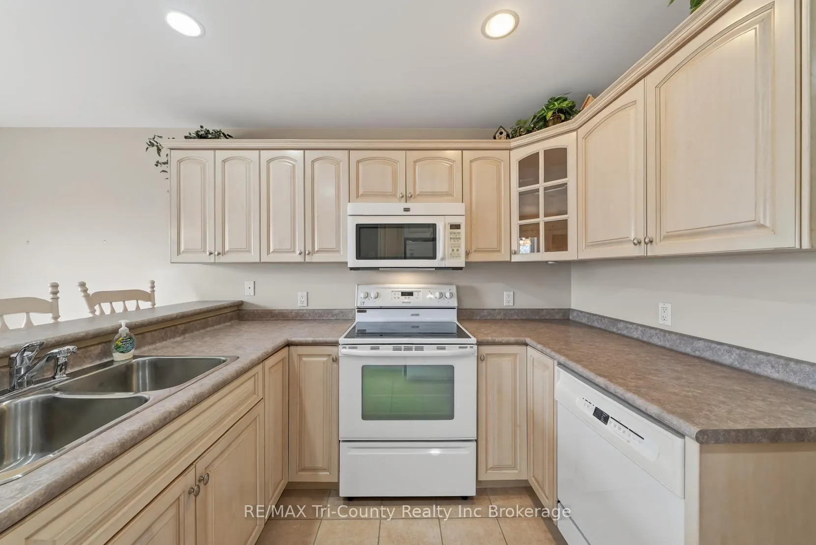 Photo 7 of 14 Yeager Avenue, Norfolk, Simcoe — HOMEH