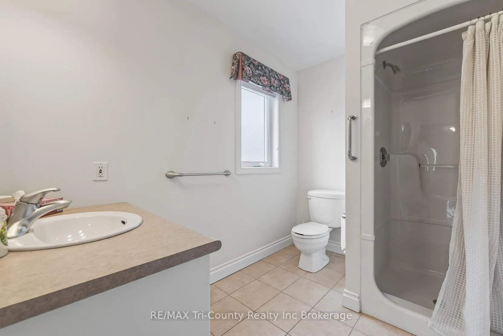 Photo 11 of 14 Yeager Avenue, Norfolk, Simcoe — HOMEH