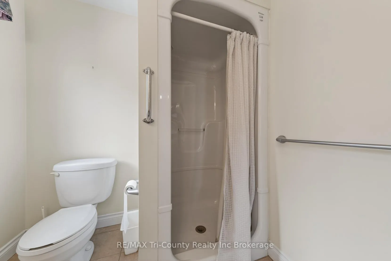 Photo 13 of 14 Yeager Avenue, Norfolk, Simcoe — HOMEH