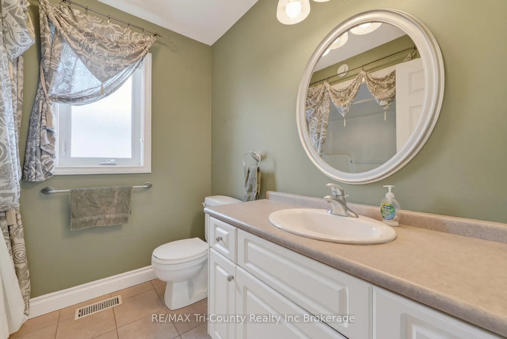 Photo 18 of 14 Yeager Avenue, Norfolk, Simcoe — HOMEH