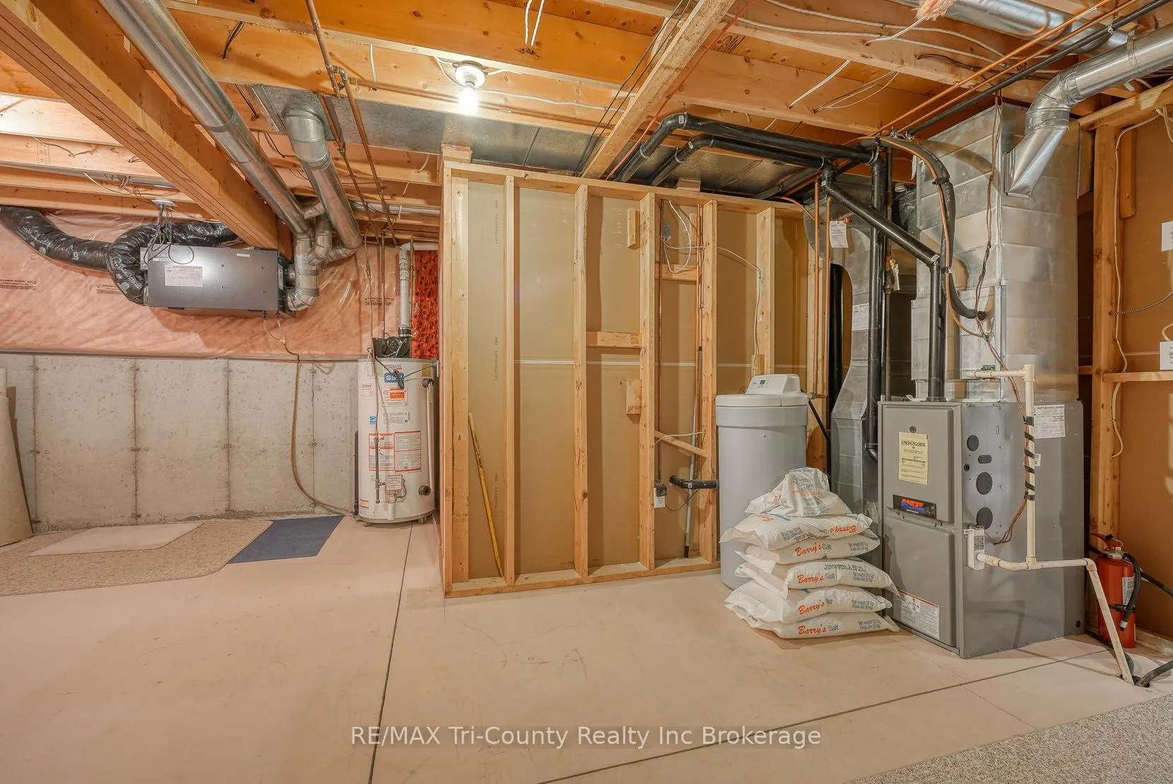 Photo 38 of 14 Yeager Avenue, Norfolk, Simcoe — HOMEH