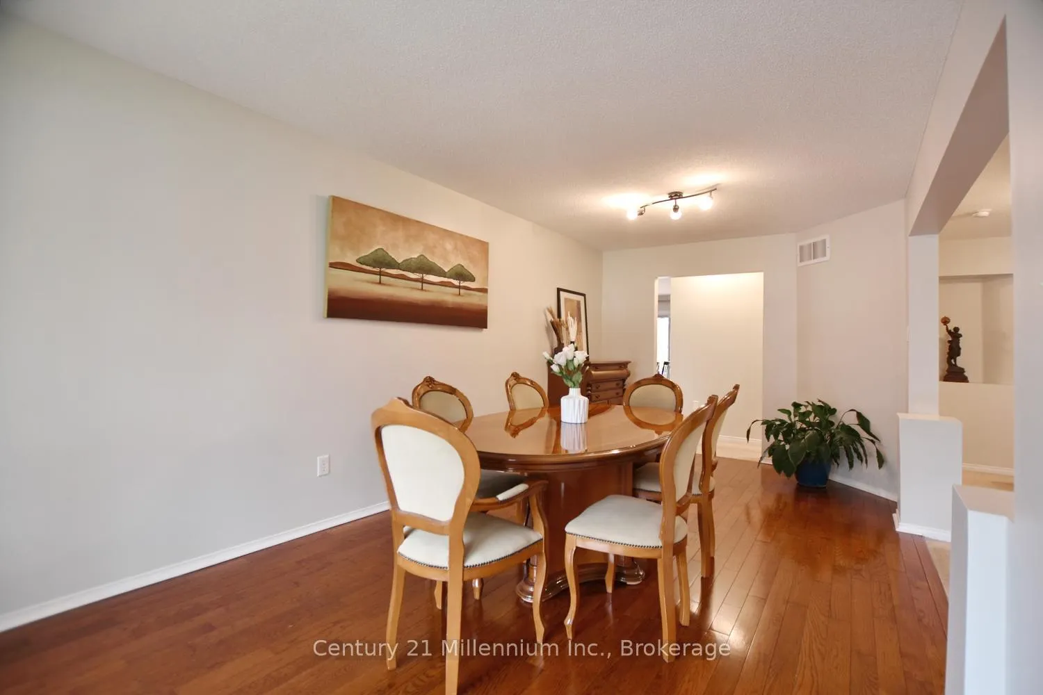 Photo 9 of 114 Silver Birch Avenue, Wasaga Beach — HOMEH