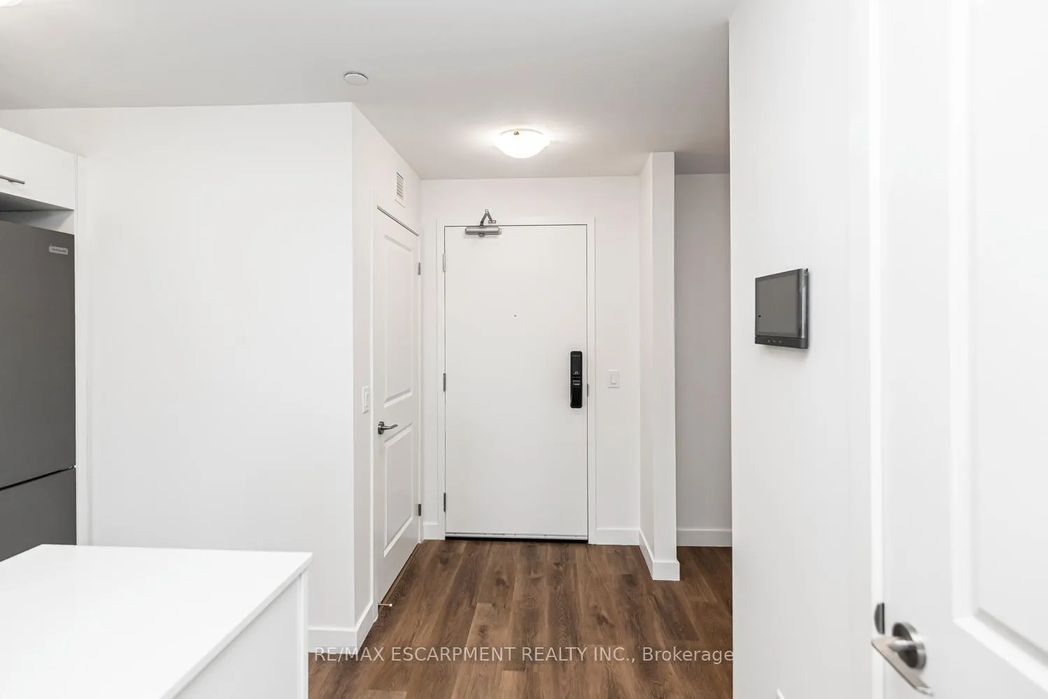 Photo 3 of Unit 1109, 461 Green Road, Hamilton, Lakeshore — HOMEH