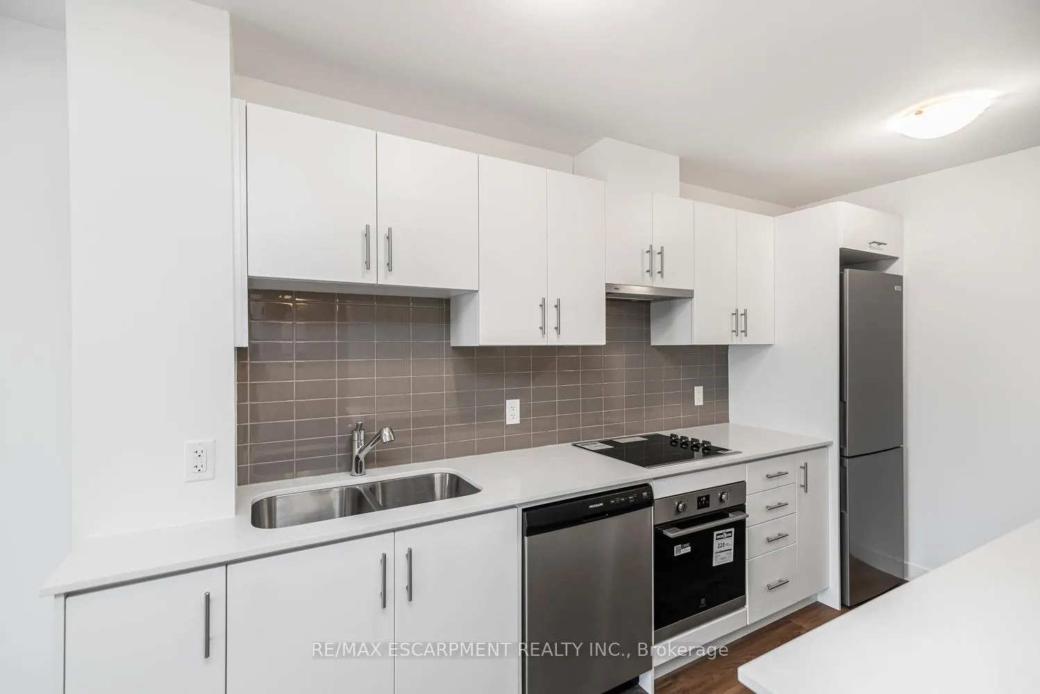 Photo 6 of Unit 1109, 461 Green Road, Hamilton, Lakeshore — HOMEH