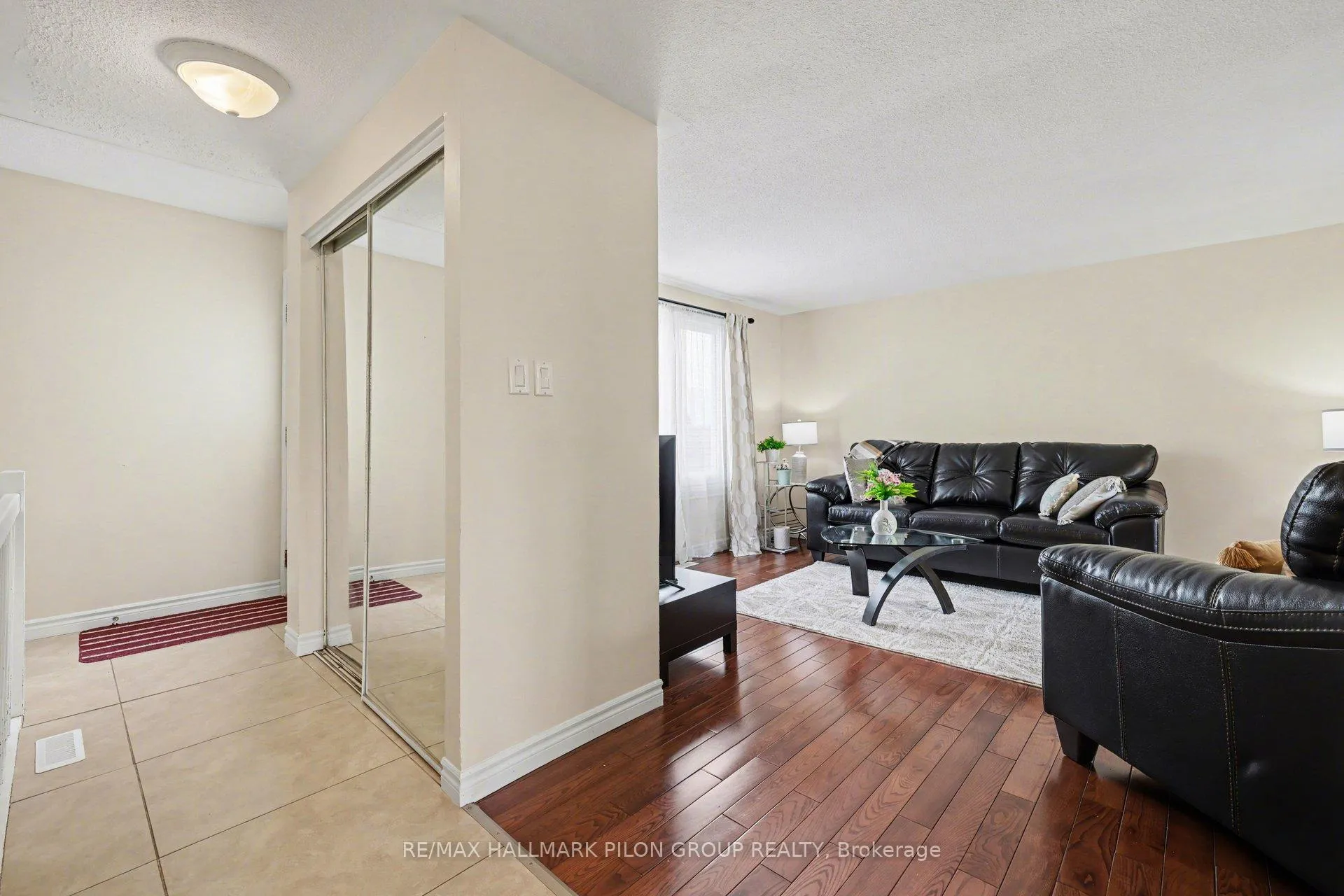 Photo 2 of Unit C, 1540 Beaverpond Drive, Ottawa, Pineview — HOMEH