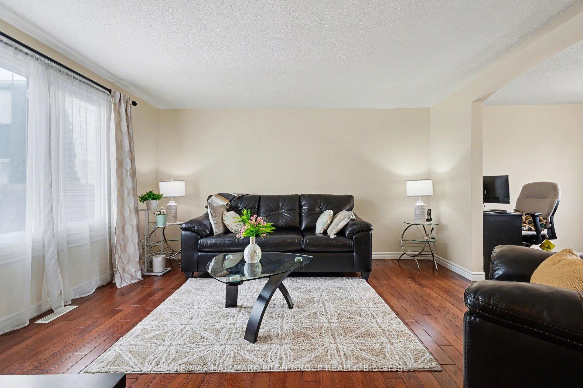 Photo 3 of Unit C, 1540 Beaverpond Drive, Ottawa, Pineview — HOMEH