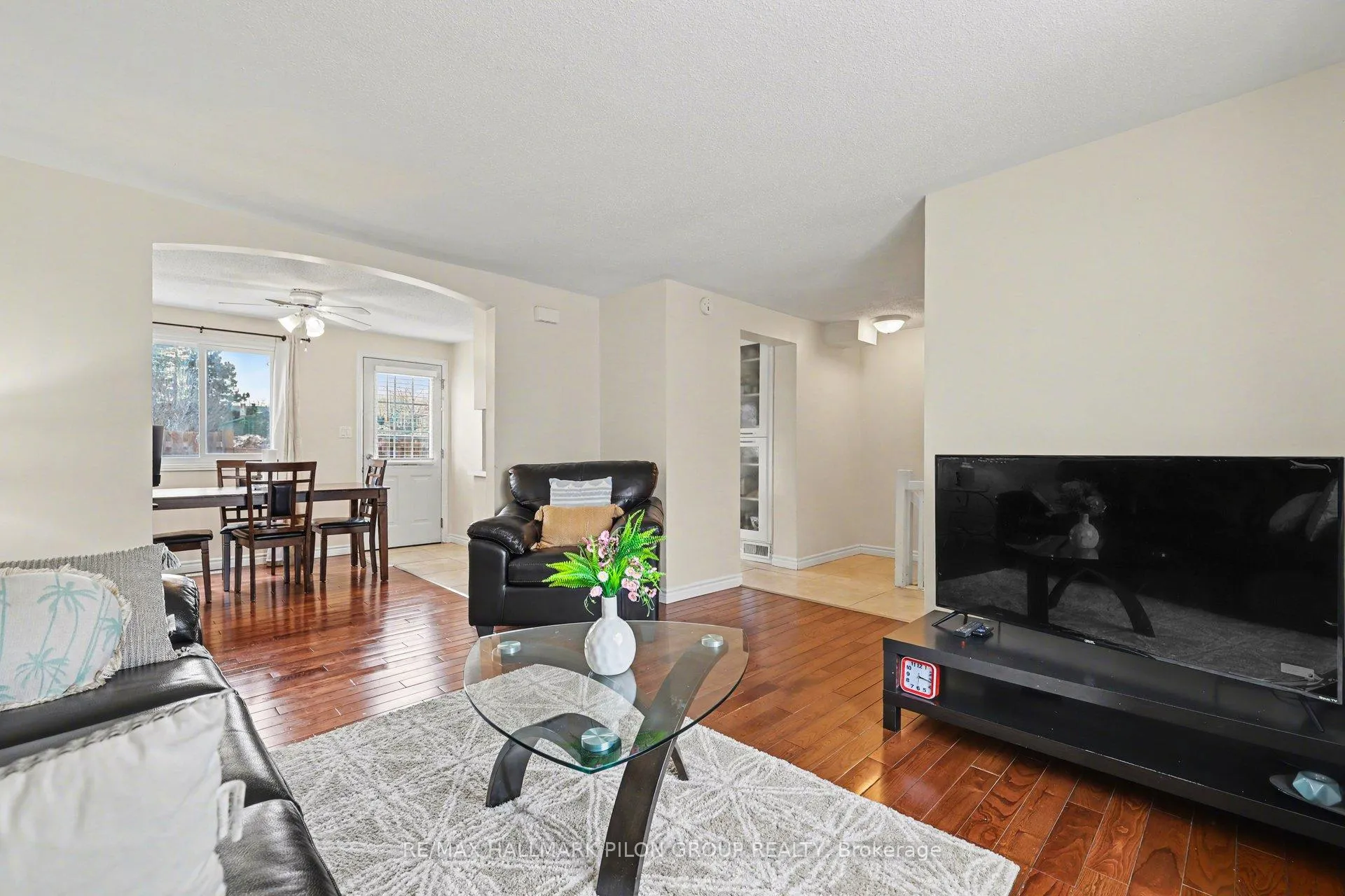 Photo 4 of Unit C, 1540 Beaverpond Drive, Ottawa, Pineview — HOMEH