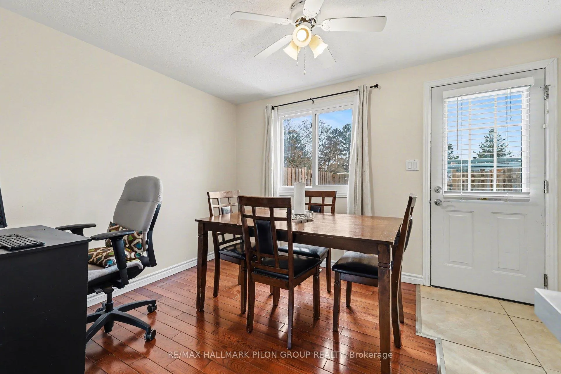 Photo 5 of Unit C, 1540 Beaverpond Drive, Ottawa, Pineview — HOMEH
