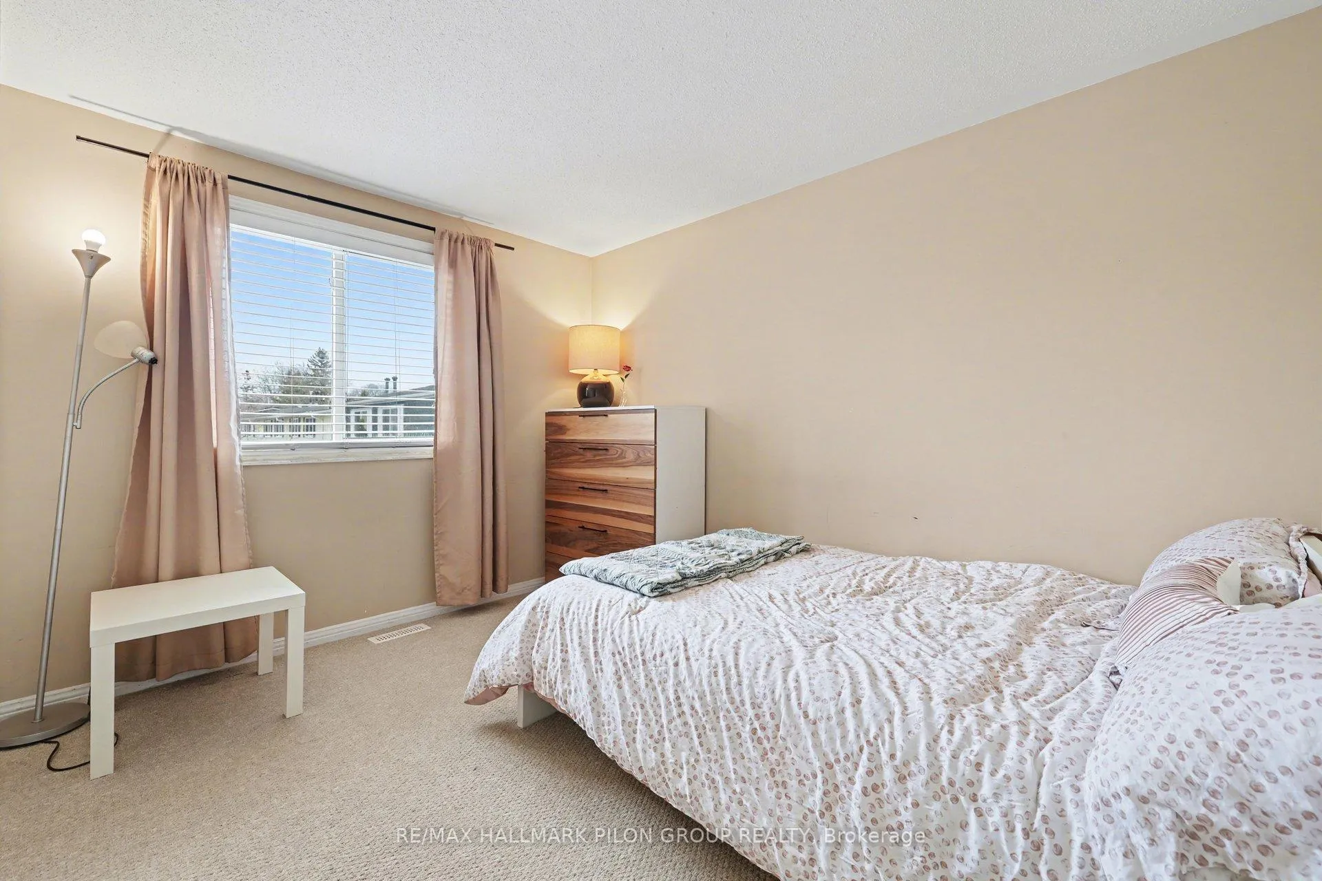Photo 11 of Unit C, 1540 Beaverpond Drive, Ottawa, Pineview — HOMEH
