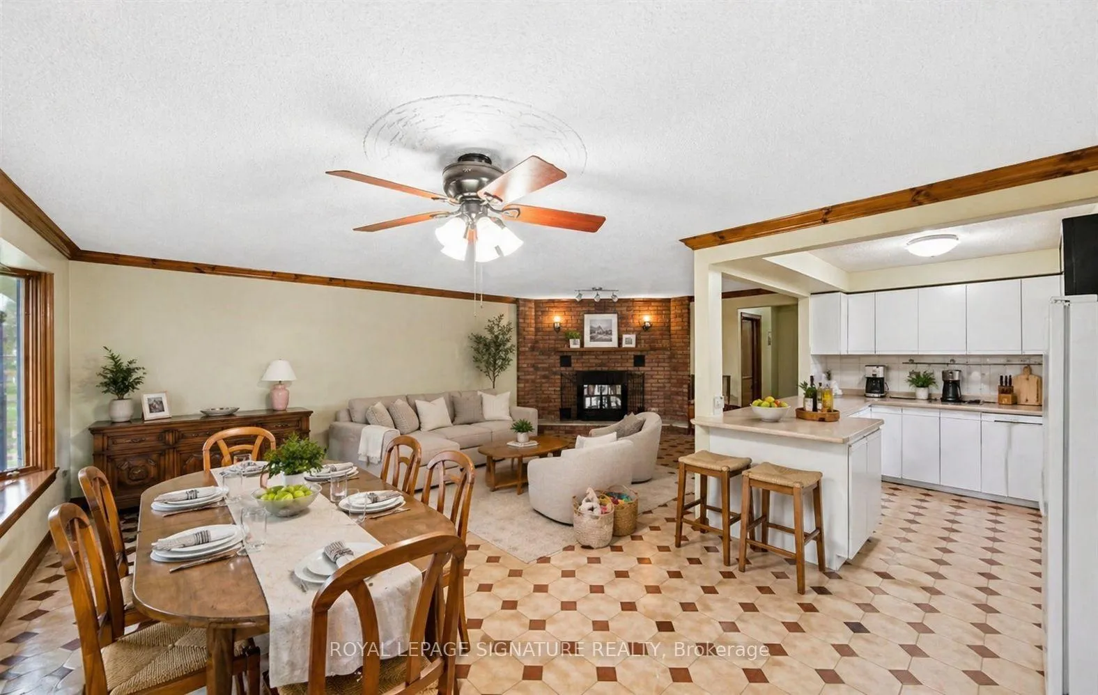 Photo 2 of Unit B, 23 Connie Drive, Tiny, Rural Tiny — HOMEH