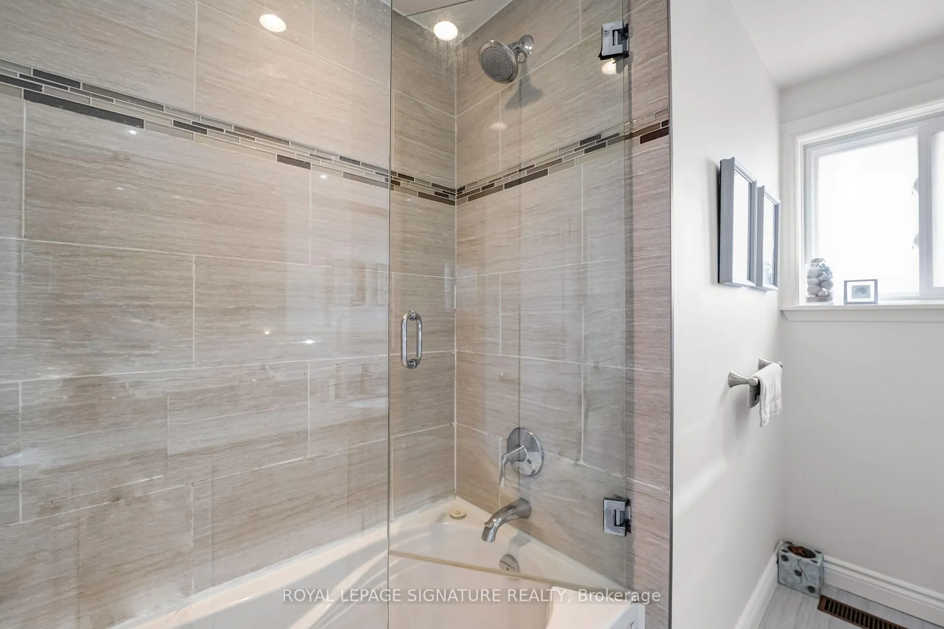 Photo 18 of 55 Tollerton Avenue, North York, Bayview Woods-Steeles — HOMEH