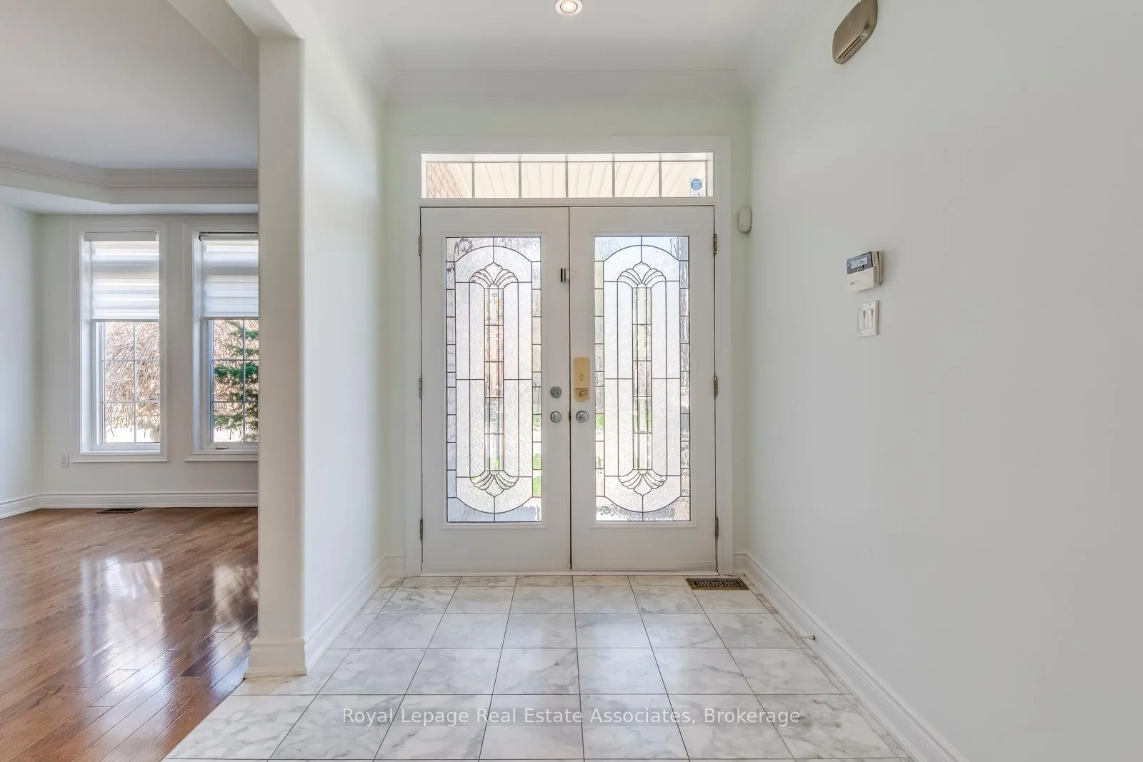 Photo 3 of 3349 Springflower Way, Oakville, Bronte — HOMEH