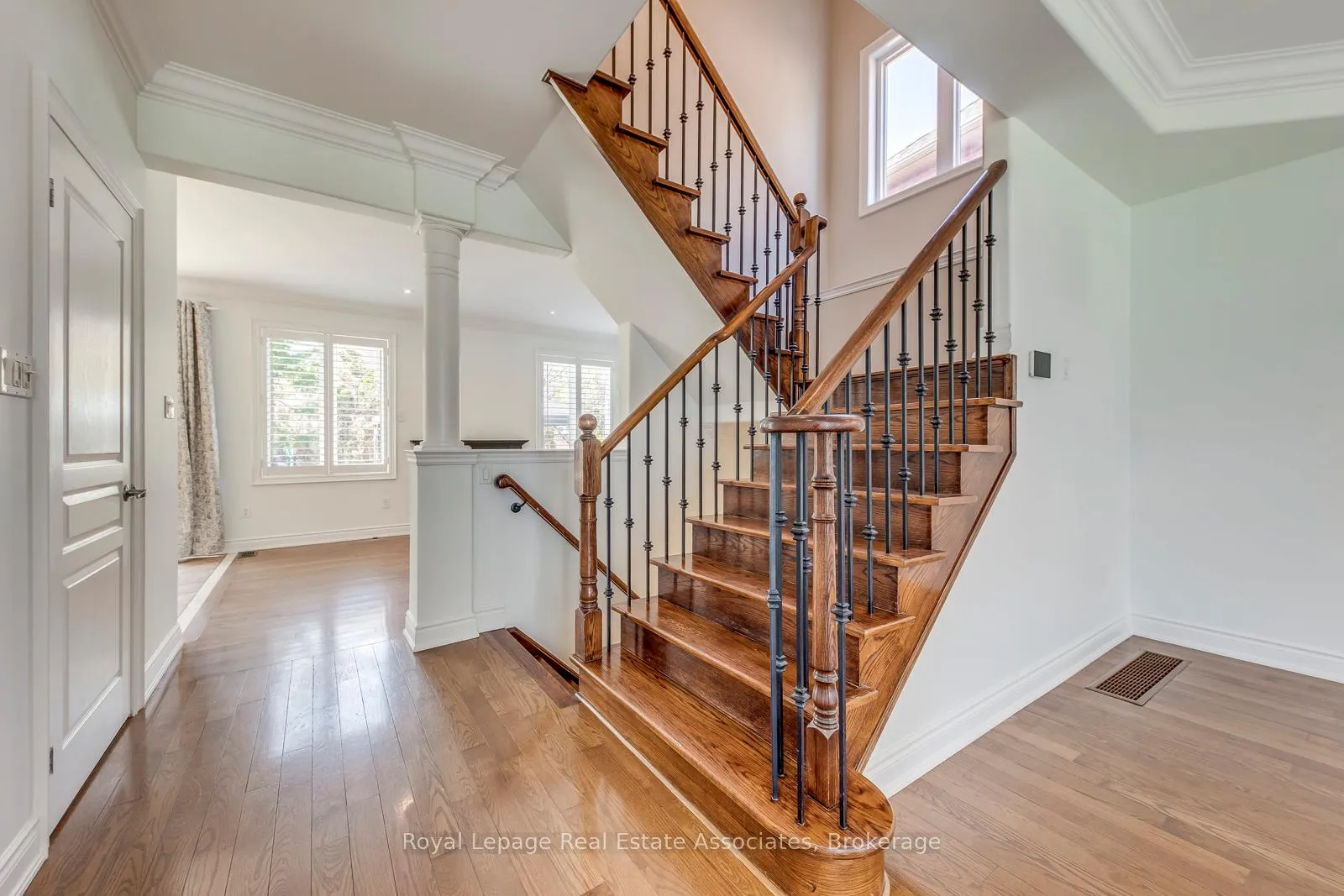 Photo 8 of 3349 Springflower Way, Oakville, Bronte — HOMEH