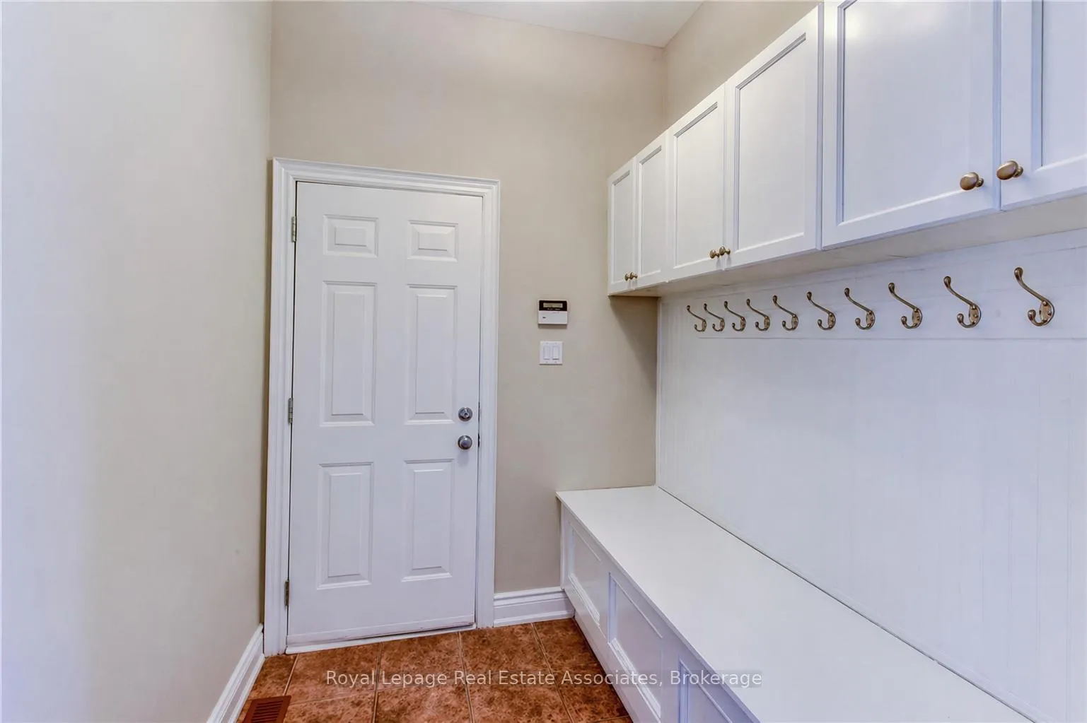 Photo 9 of 3349 Springflower Way, Oakville, Bronte — HOMEH