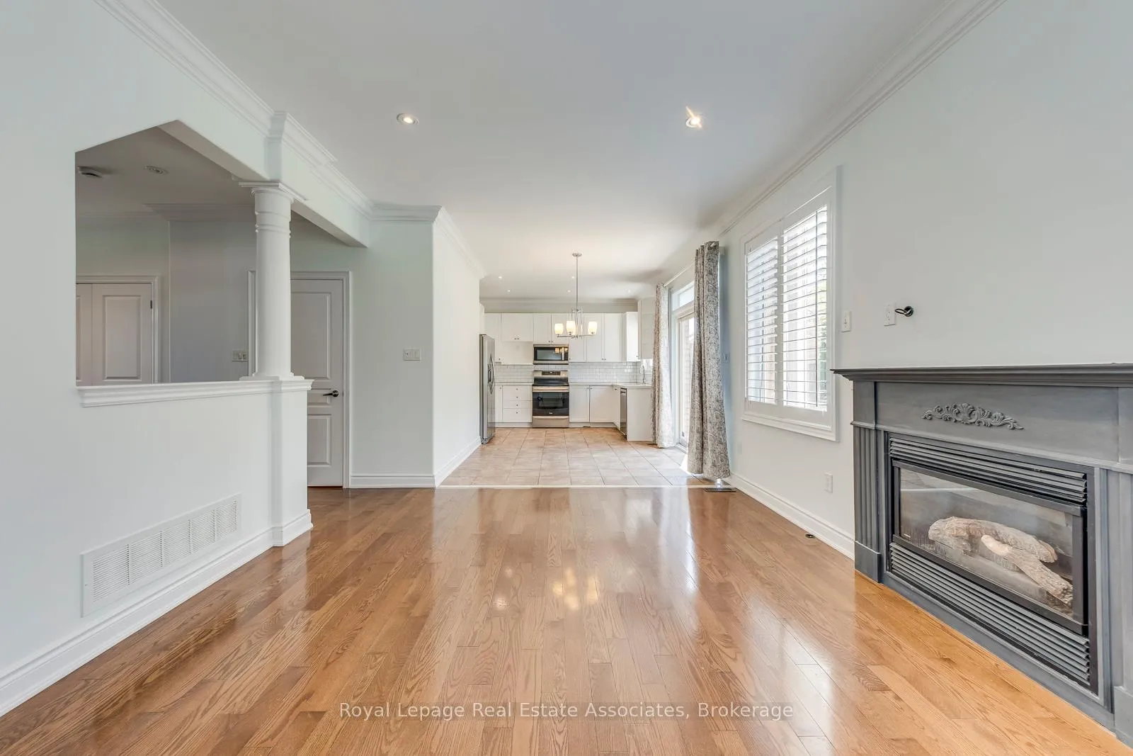 Photo 10 of 3349 Springflower Way, Oakville, Bronte — HOMEH