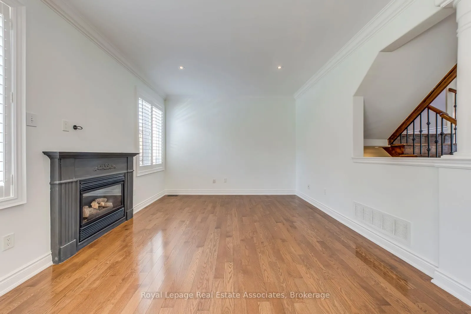 Photo 11 of 3349 Springflower Way, Oakville, Bronte — HOMEH