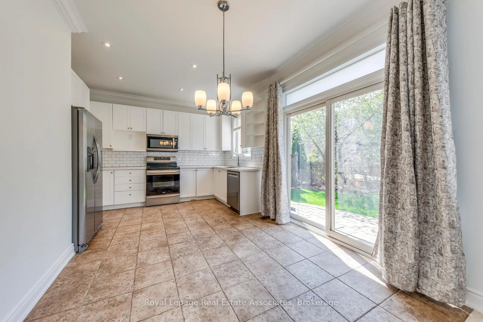 Photo 13 of 3349 Springflower Way, Oakville, Bronte — HOMEH