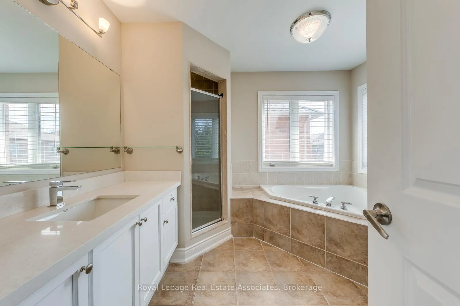 Photo 24 of 3349 Springflower Way, Oakville, Bronte — HOMEH