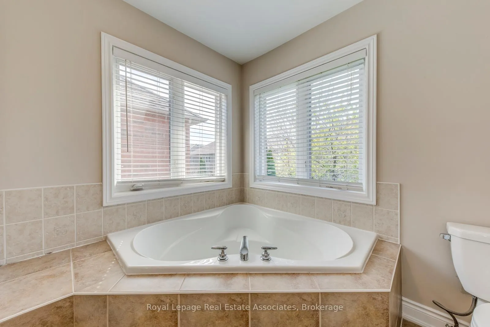 Photo 25 of 3349 Springflower Way, Oakville, Bronte — HOMEH