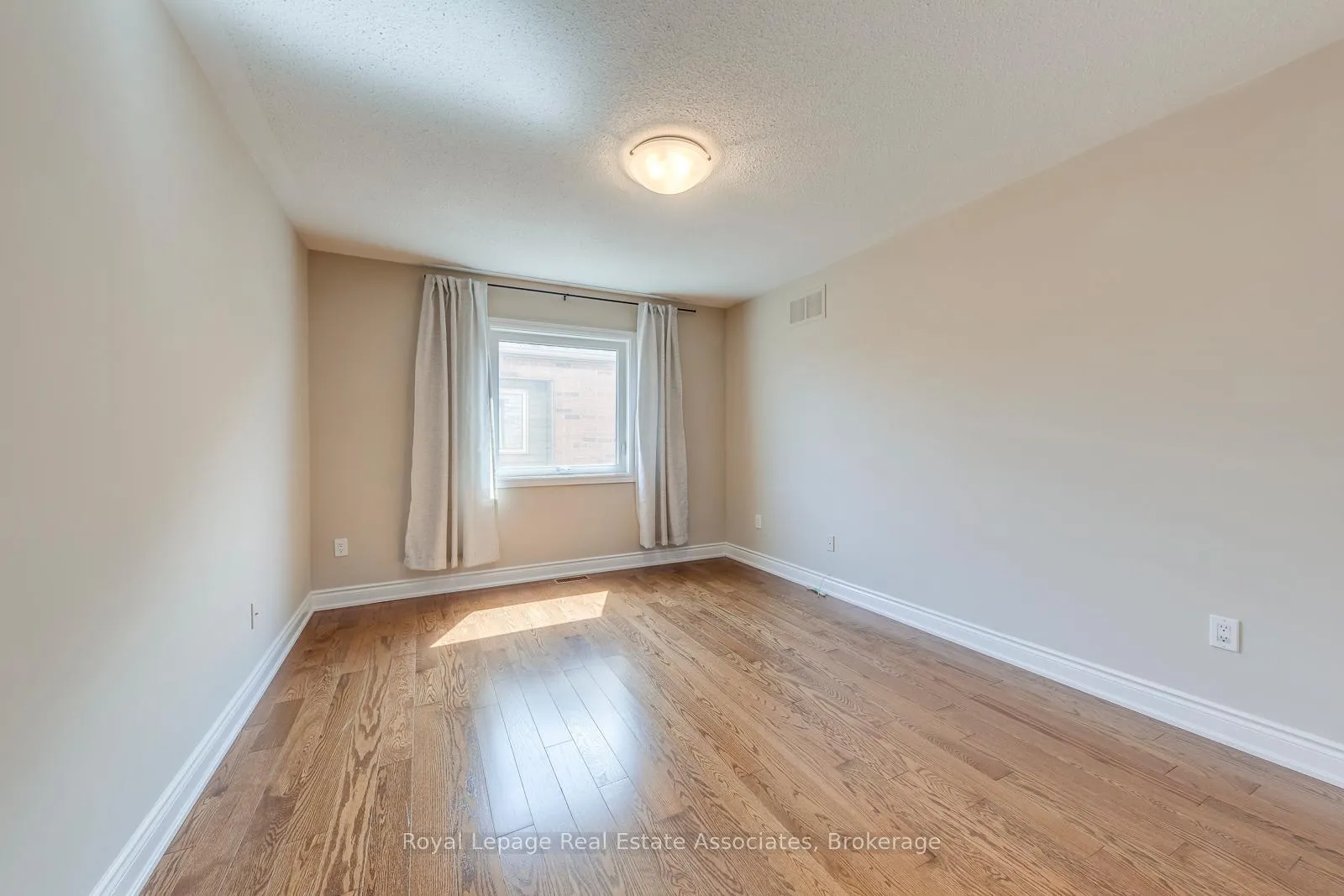 Photo 26 of 3349 Springflower Way, Oakville, Bronte — HOMEH