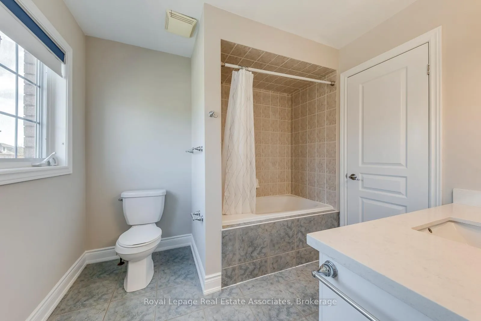 Photo 28 of 3349 Springflower Way, Oakville, Bronte — HOMEH