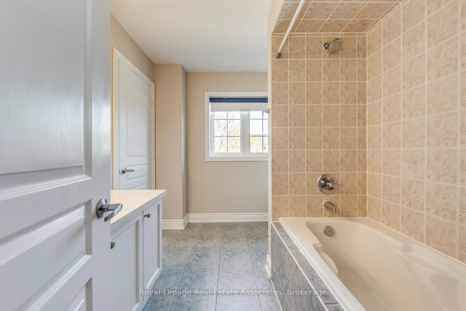 Photo 29 of 3349 Springflower Way, Oakville, Bronte — HOMEH