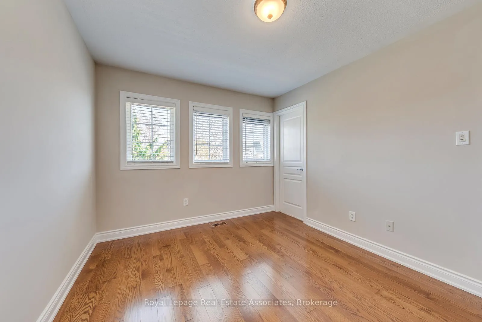 Photo 30 of 3349 Springflower Way, Oakville, Bronte — HOMEH