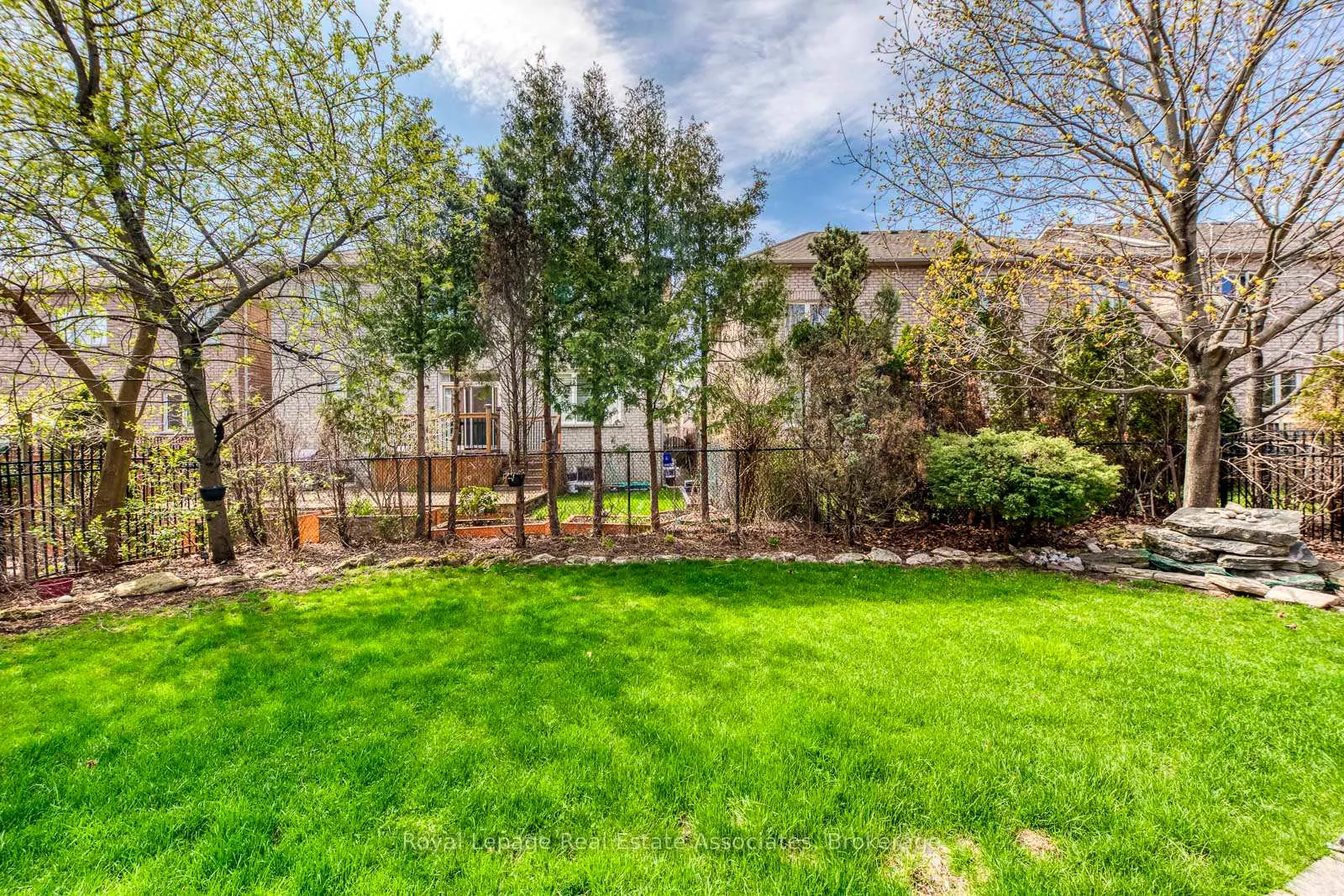 Photo 40 of 3349 Springflower Way, Oakville, Bronte — HOMEH