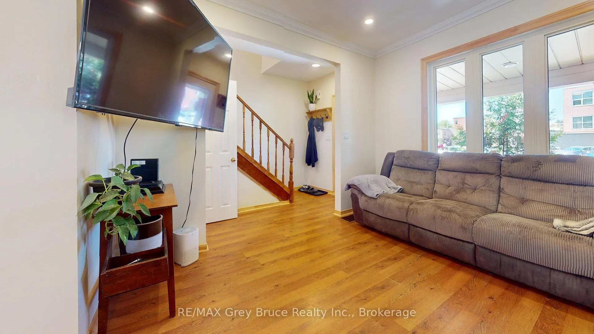 Photo 4 of 937 4th Avenue E, Owen Sound — HOMEH