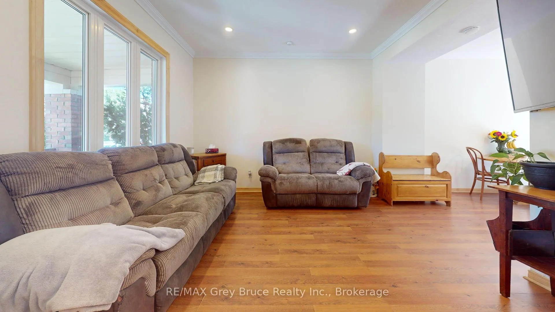 Photo 6 of 937 4th Avenue E, Owen Sound — HOMEH