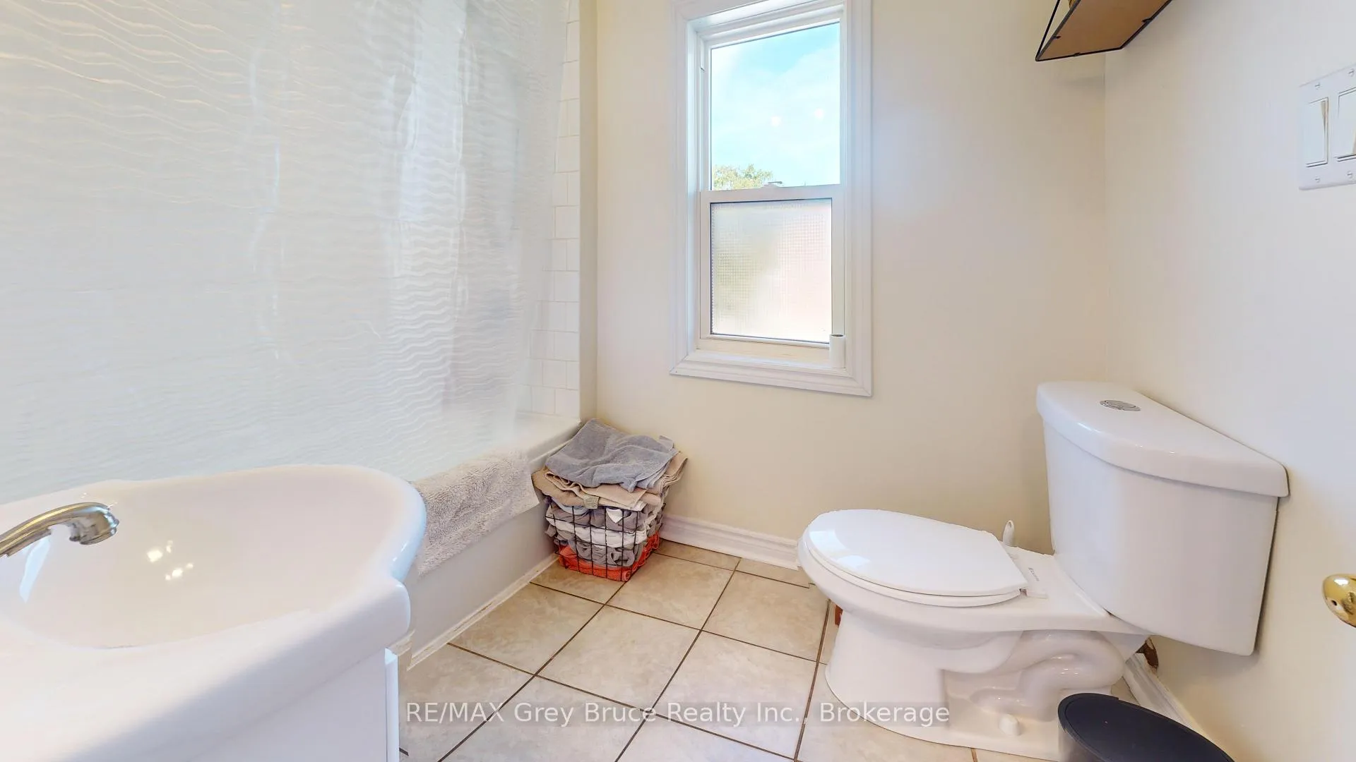 Photo 20 of 937 4th Avenue E, Owen Sound — HOMEH