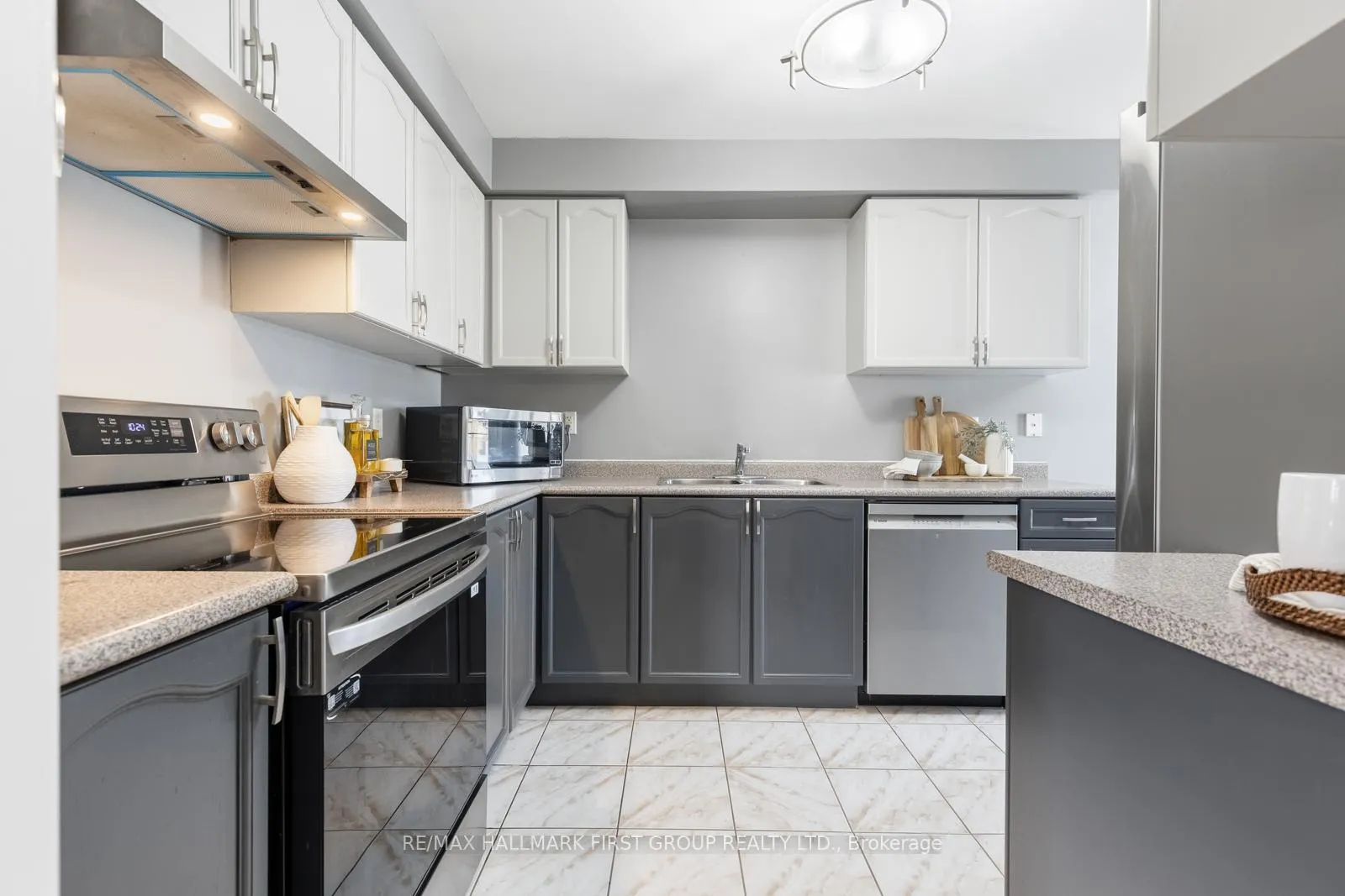 Photo 5 of 124 Brooking Street, Clarington, Bowmanville — HOMEH