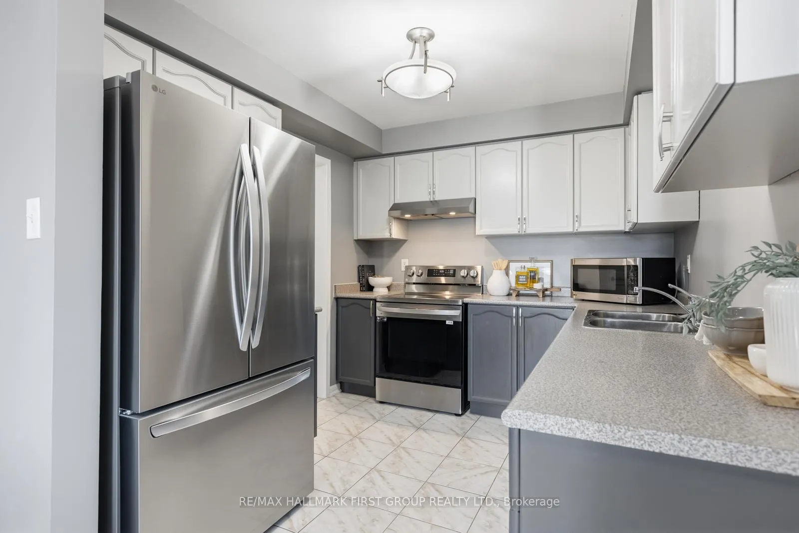 Photo 6 of 124 Brooking Street, Clarington, Bowmanville — HOMEH