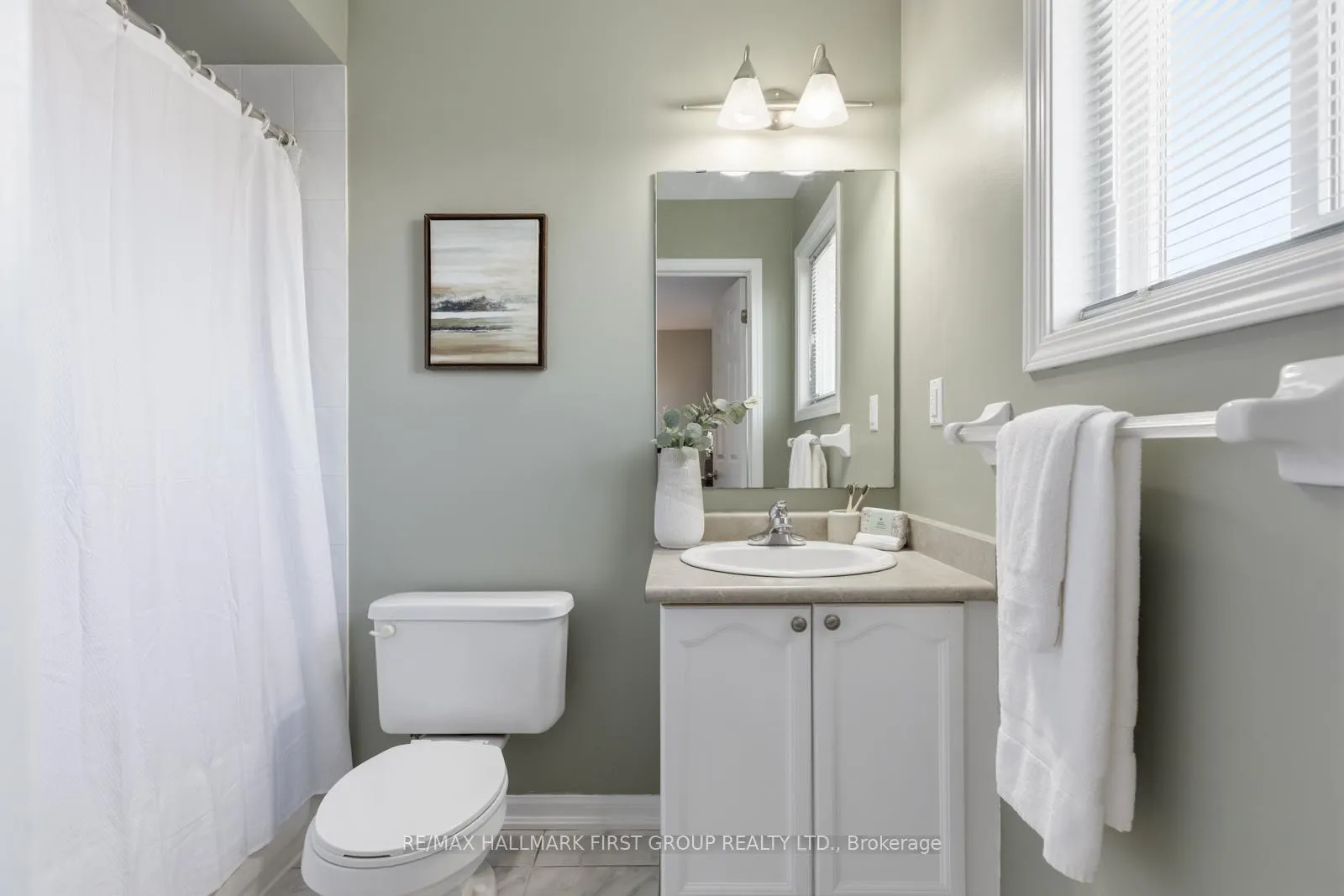 Photo 12 of 124 Brooking Street, Clarington, Bowmanville — HOMEH