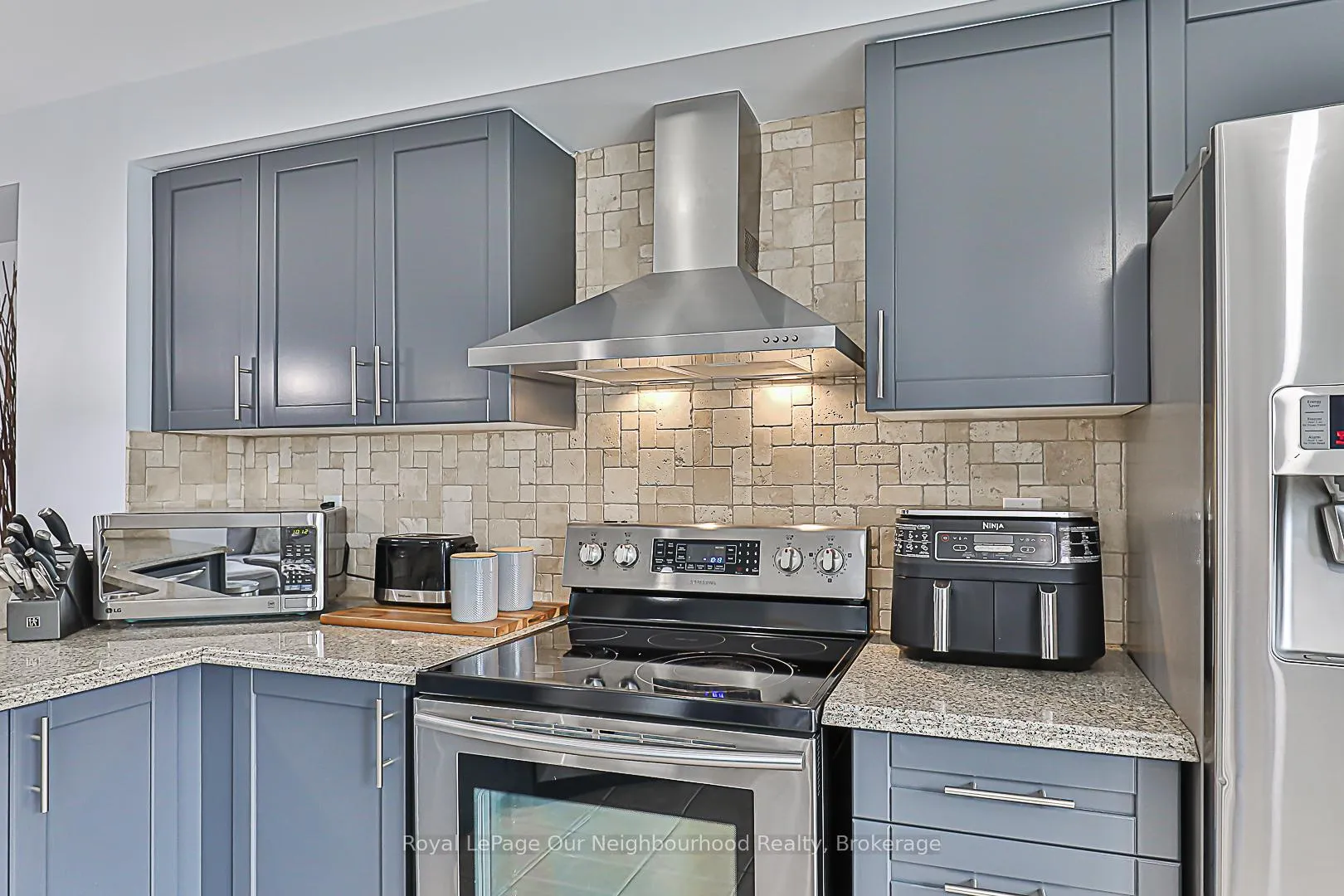 Photo 16 of 1882 Liatris Drive, Pickering, Duffin Heights — HOMEH