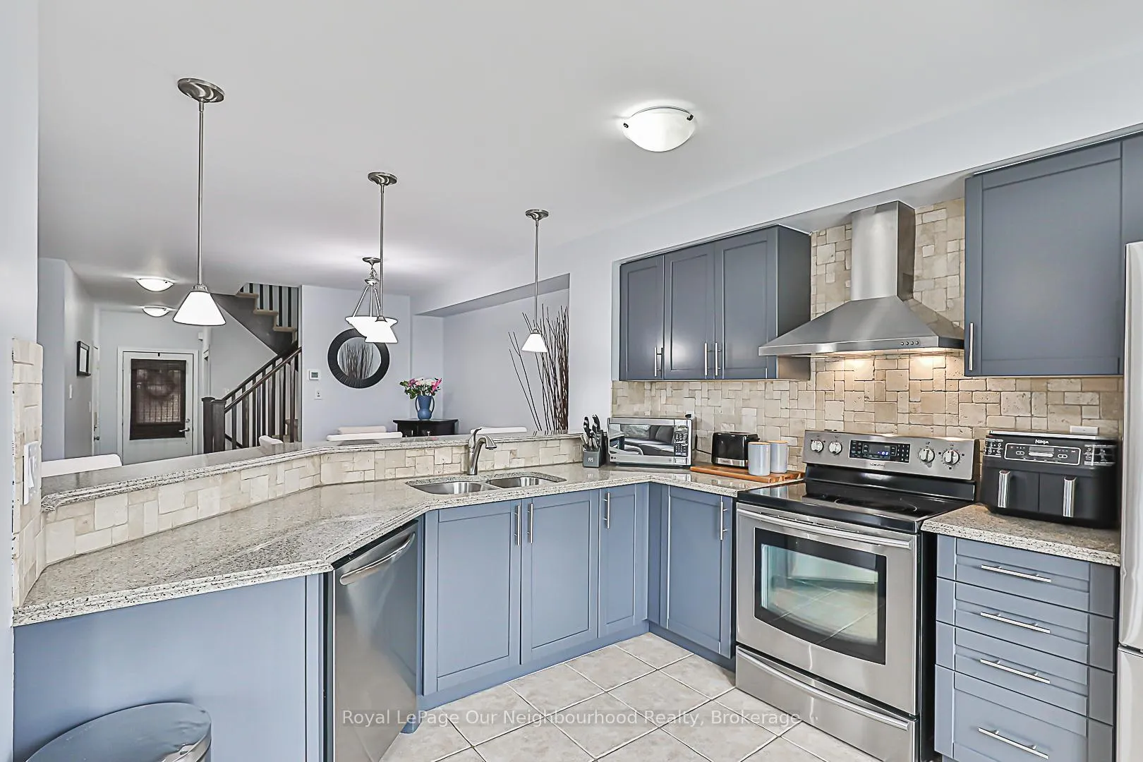 Photo 17 of 1882 Liatris Drive, Pickering, Duffin Heights — HOMEH