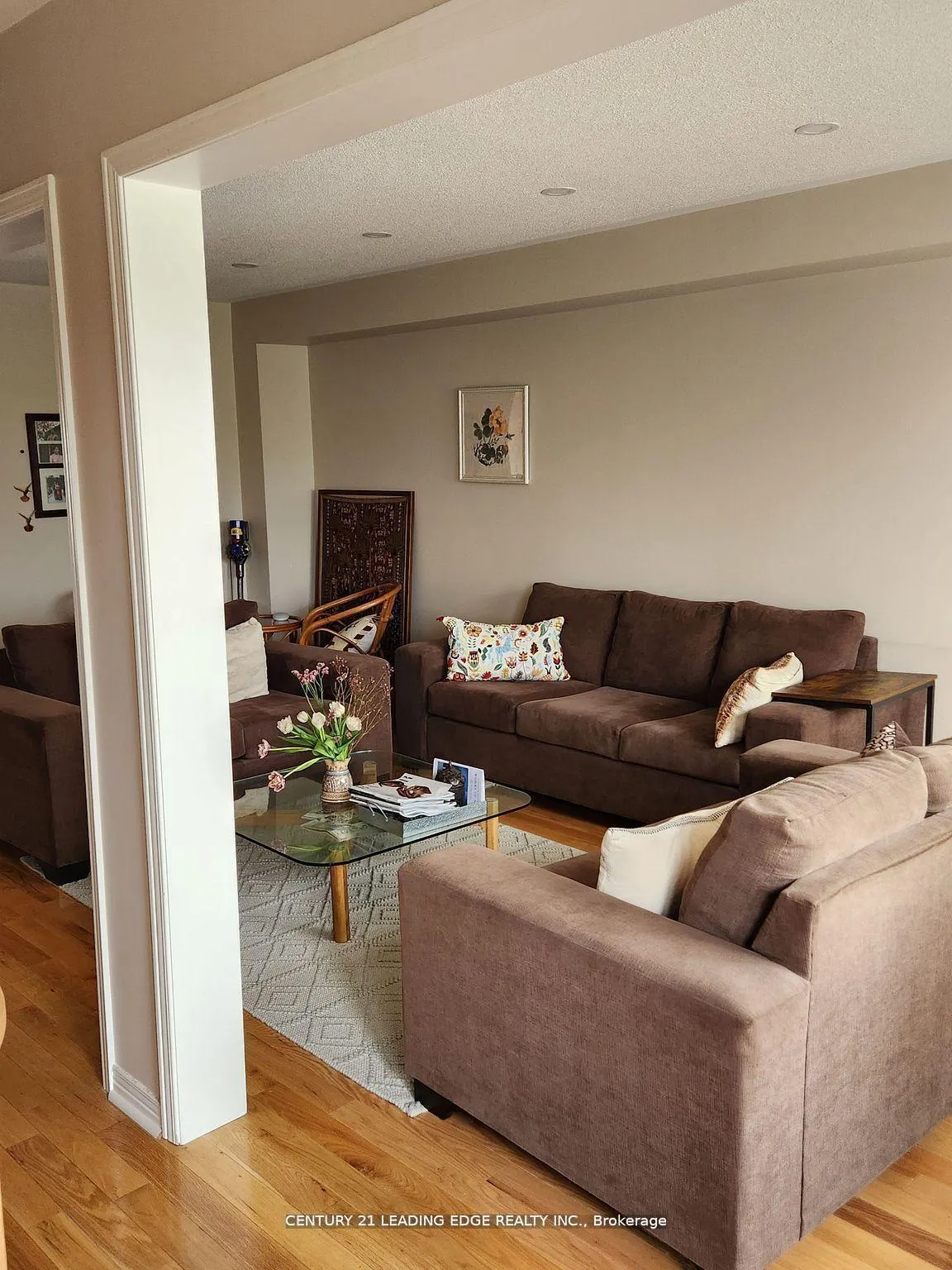 Photo 5 of 21 Oates Drive, Scarborough, Clairlea-Birchmount — HOMEH