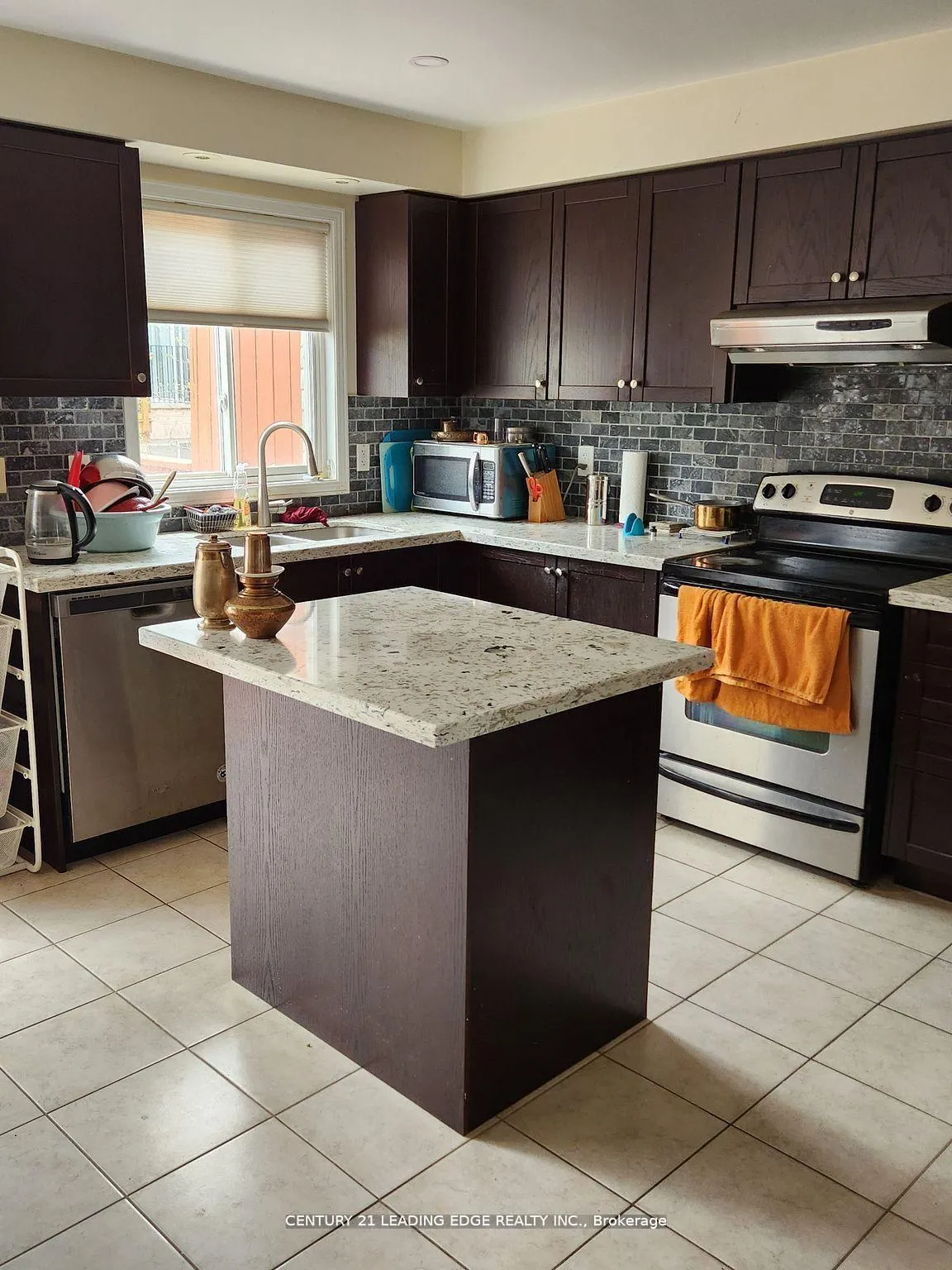 Photo 8 of 21 Oates Drive, Scarborough, Clairlea-Birchmount — HOMEH