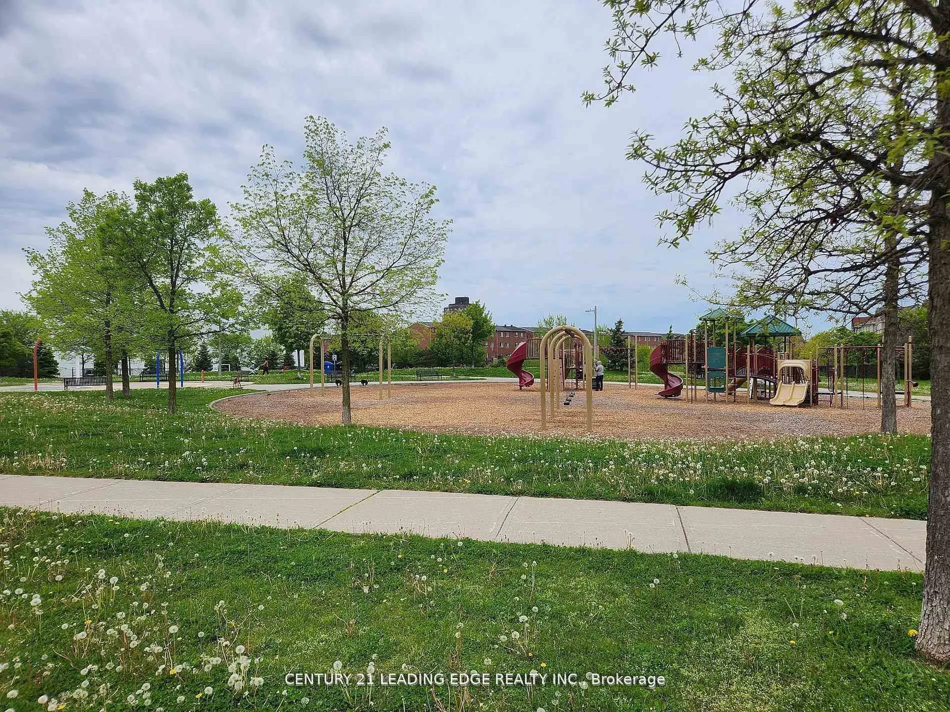 Photo 13 of 21 Oates Drive, Scarborough, Clairlea-Birchmount — HOMEH