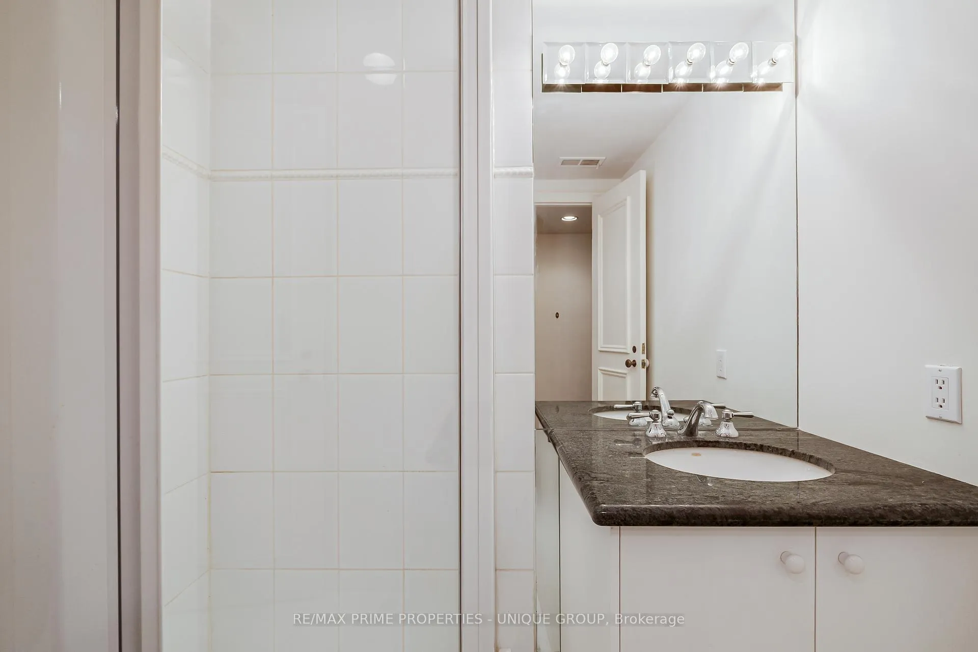 Photo 32 of 62 A Glen Road, Toronto, Rosedale-Moore Park — HOMEH
