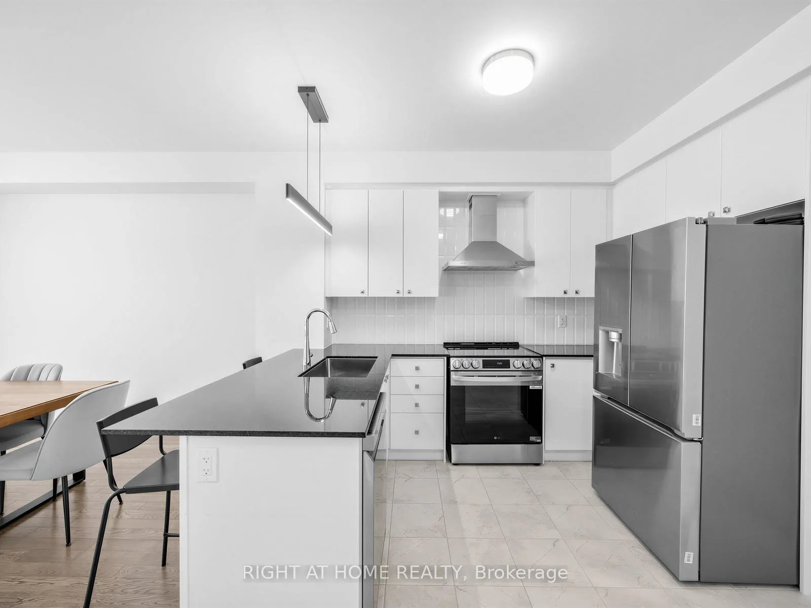 Photo 5 of 96 coolhurst Avenue, Brampton, Northwest Brampton — HOMEH
