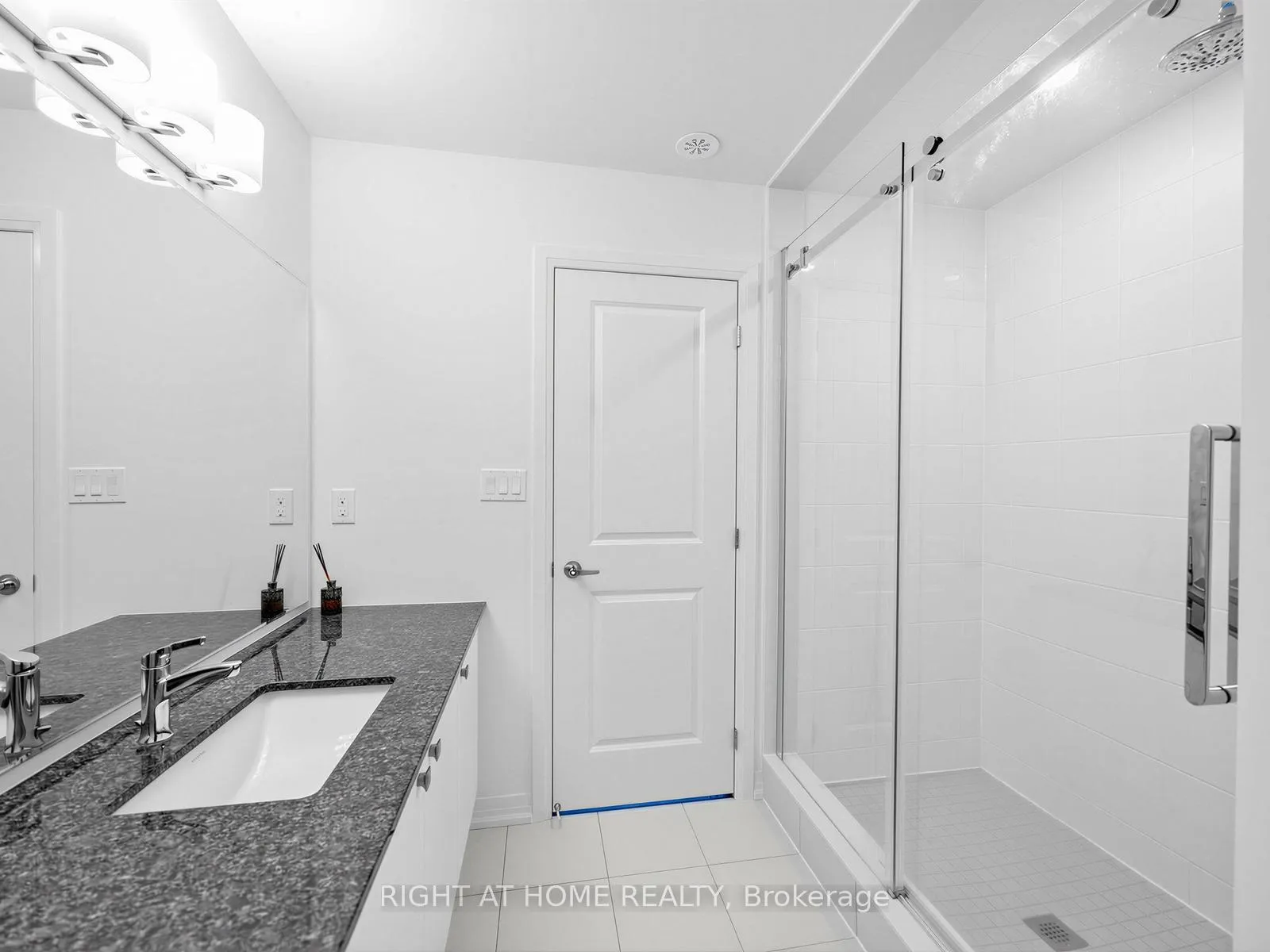 Photo 10 of 96 coolhurst Avenue, Brampton, Northwest Brampton — HOMEH