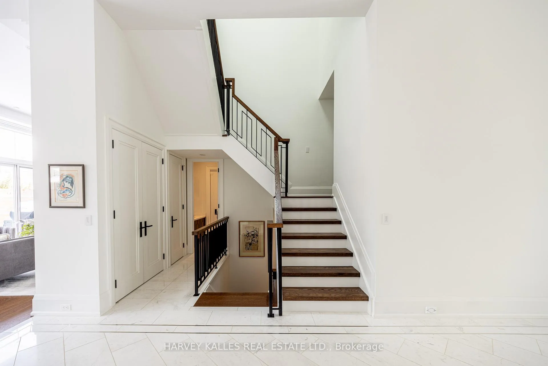 Photo 19 of 264 Cortleigh Boulevard, Toronto, Lawrence Park South — HOMEH