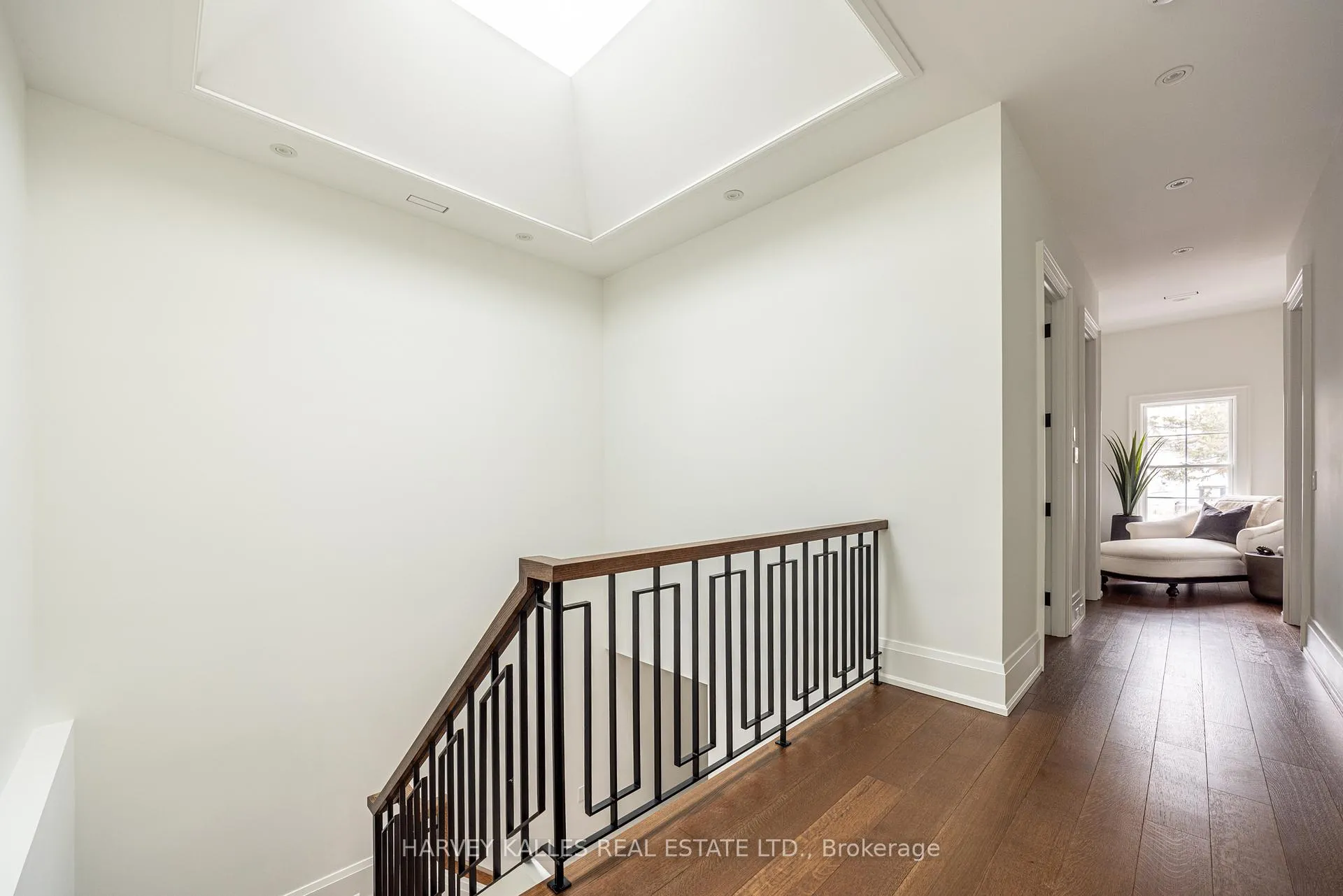 Photo 22 of 264 Cortleigh Boulevard, Toronto, Lawrence Park South — HOMEH
