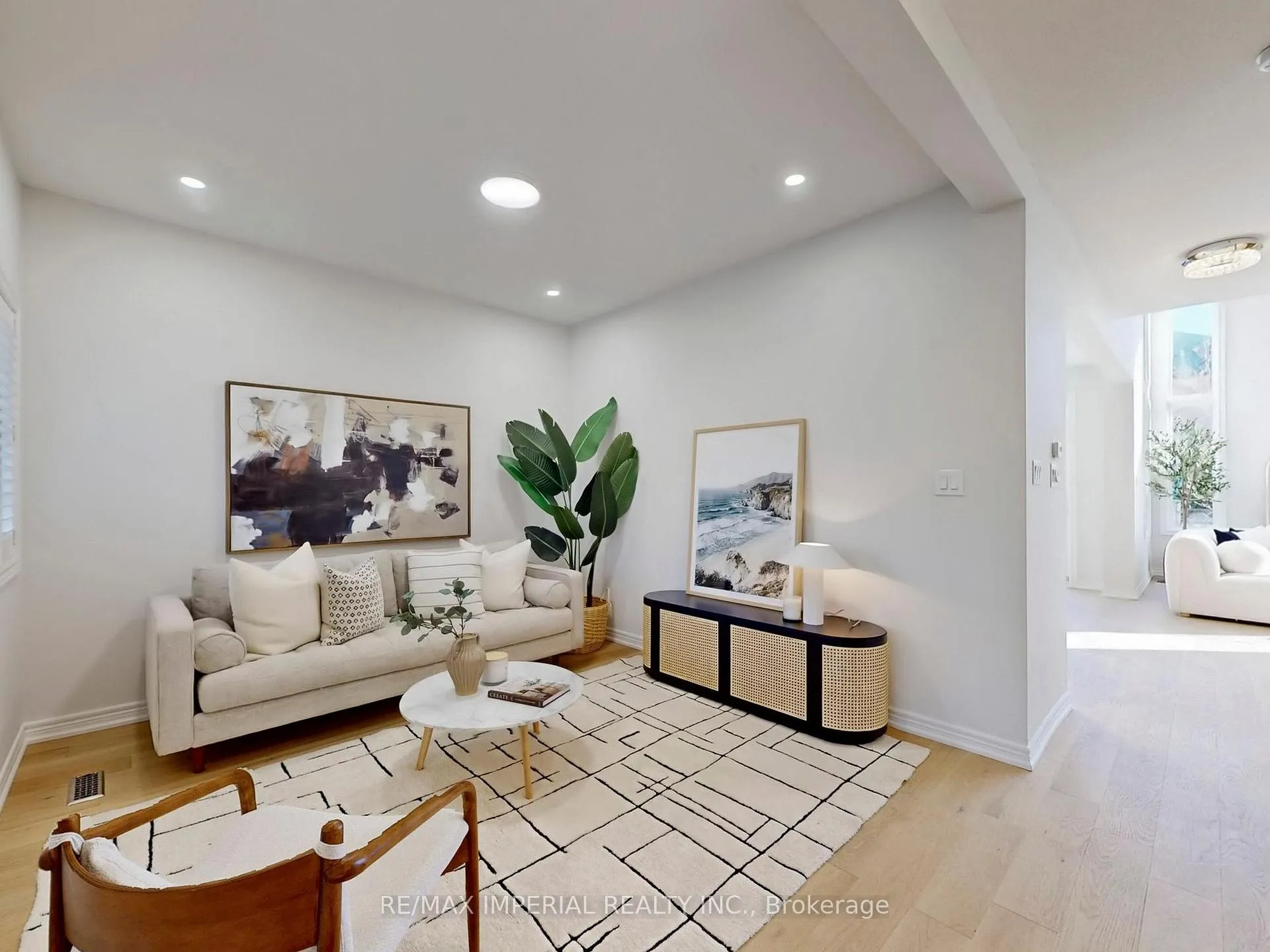 Photo 7 of 117 Montebello Avenue, Vaughan, Sonoma Heights — HOMEH