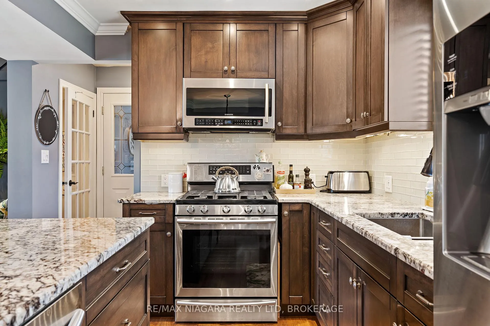 Photo 9 of 7080 Adams Avenue, Niagara Falls, Arad/Fallsview — HOMEH