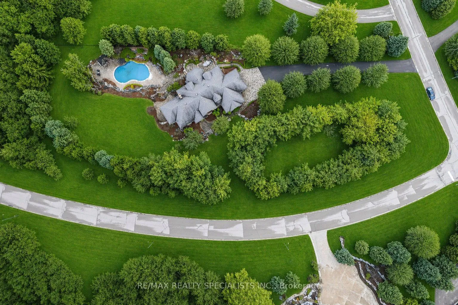 Photo 2 of 2 Valley Hill Drive, Caledon, Palgrave — HOMEH
