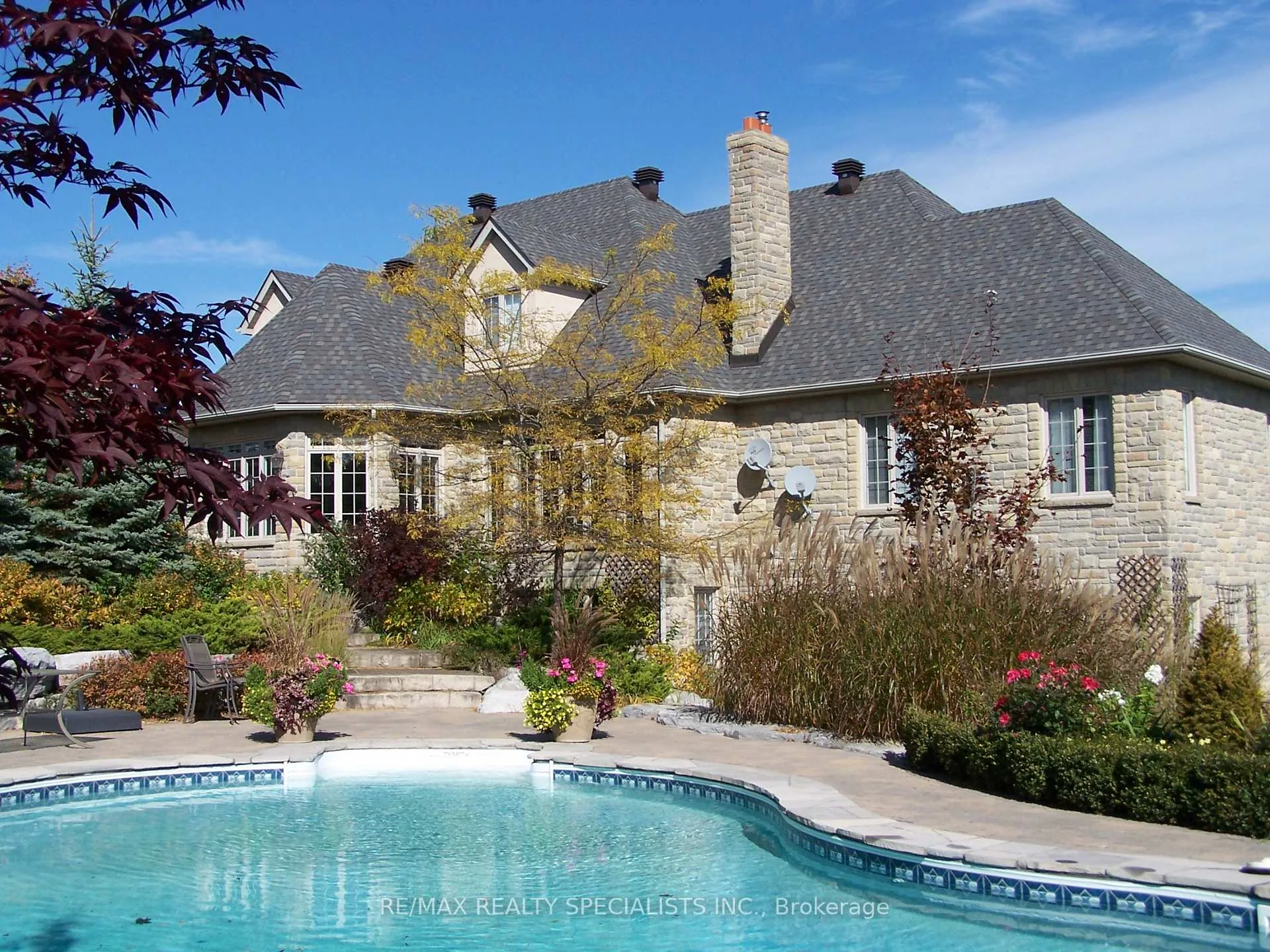 Photo 3 of 2 Valley Hill Drive, Caledon, Palgrave — HOMEH